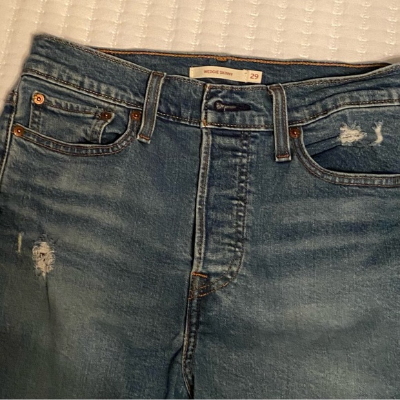 Levi’s ripped Jean - Picture 2 of 4